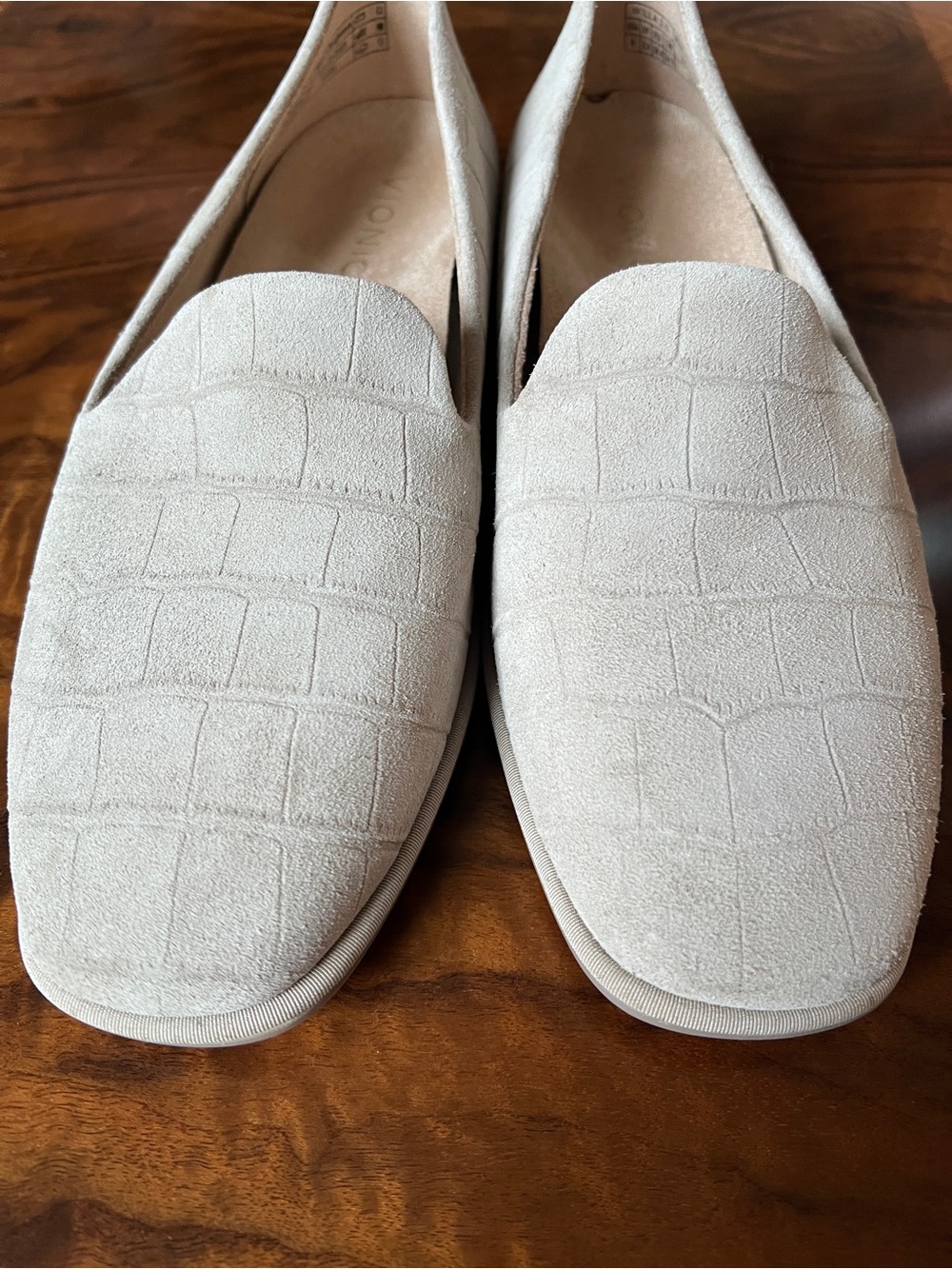 NWOB Vionic Willa 2.0 Croc Embossed Suede Loafers Cobblestone Gray Size 8 Wide